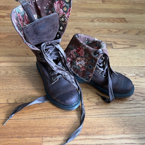 SOLD!  Dr. Martens 1914 Triumph - Picture 3 of 3